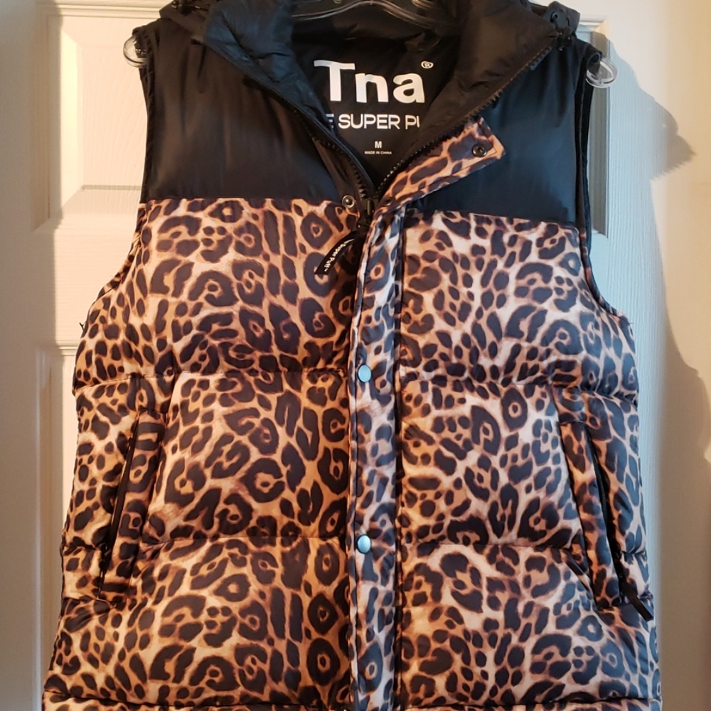 Aritzia/TNA superpuff vest